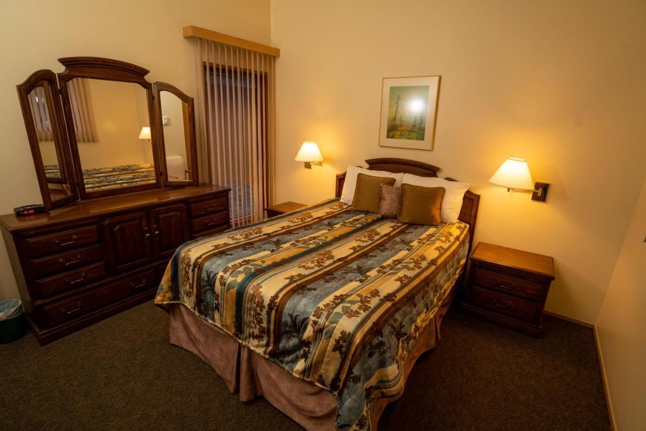 Fairmont Hot Springs Resort Экстерьер фото