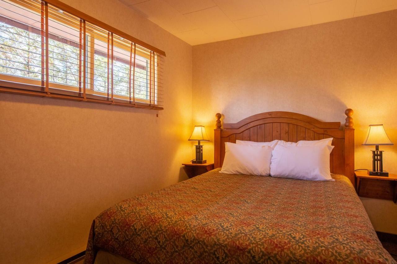 Fairmont Hot Springs Resort Экстерьер фото