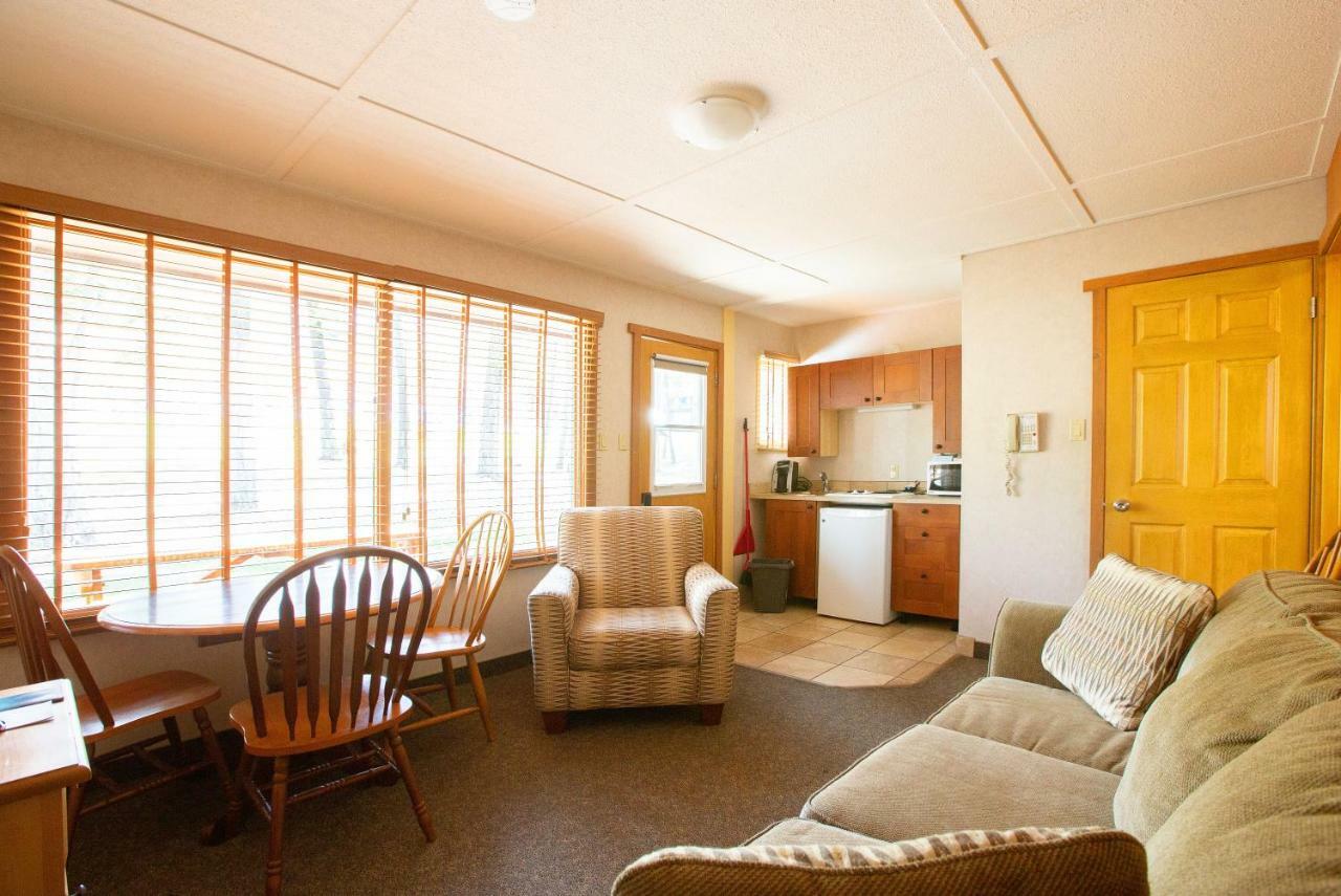 Fairmont Hot Springs Resort Экстерьер фото